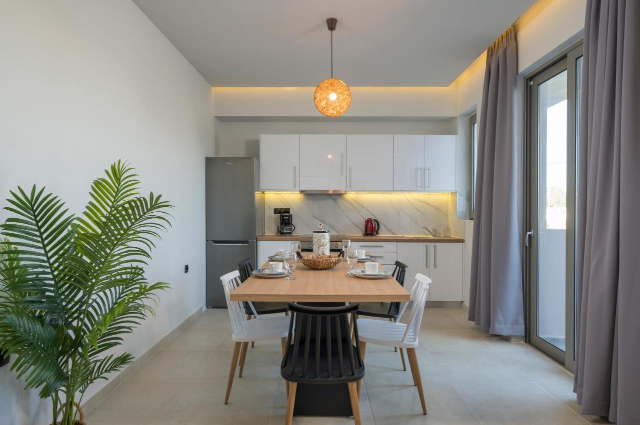 Aegean Breeze Luxury Apartments Next To The Sea มาเลเม ภายนอก รูปภาพ