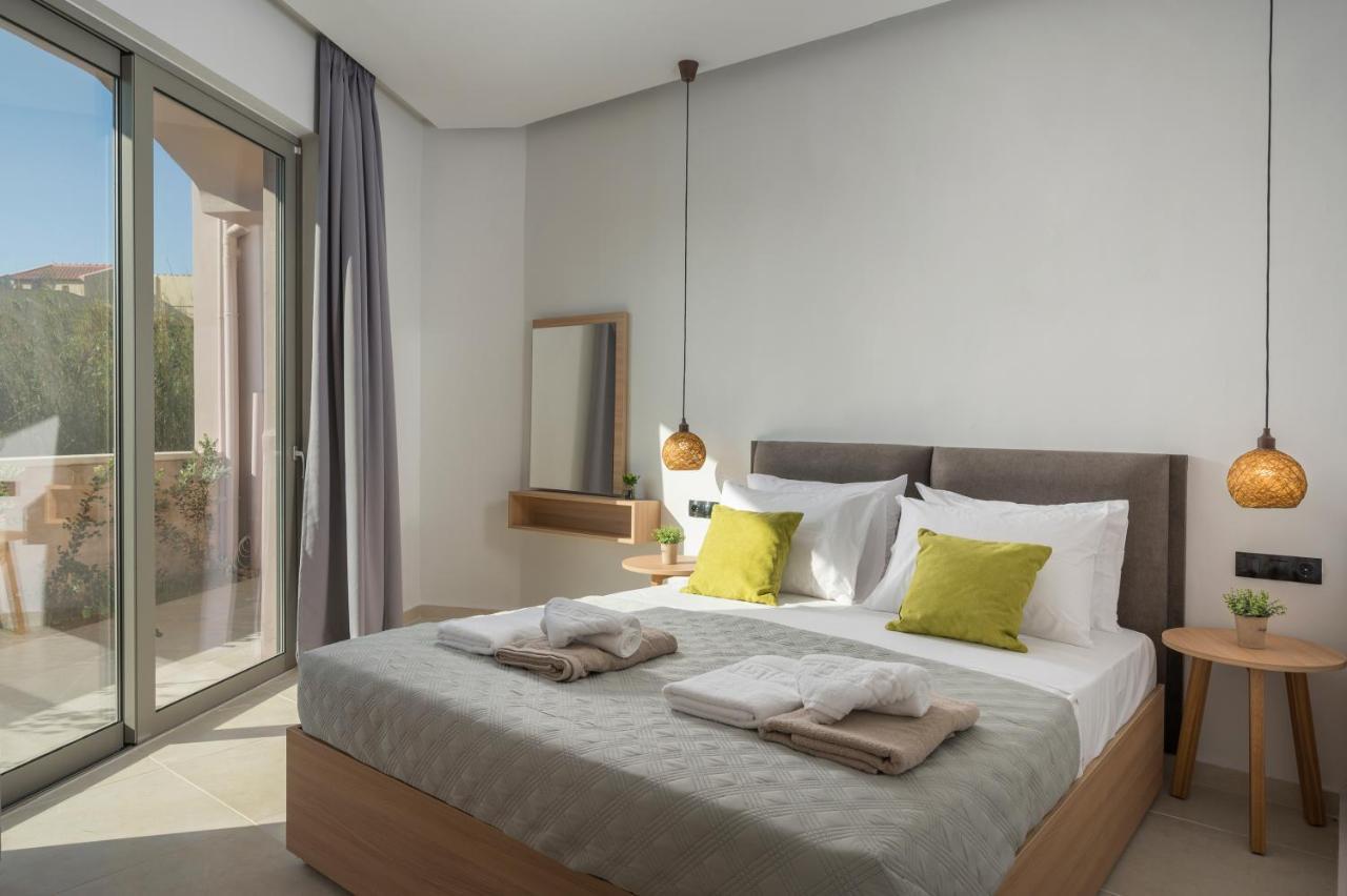 Aegean Breeze Luxury Apartments Next To The Sea มาเลเม ภายนอก รูปภาพ