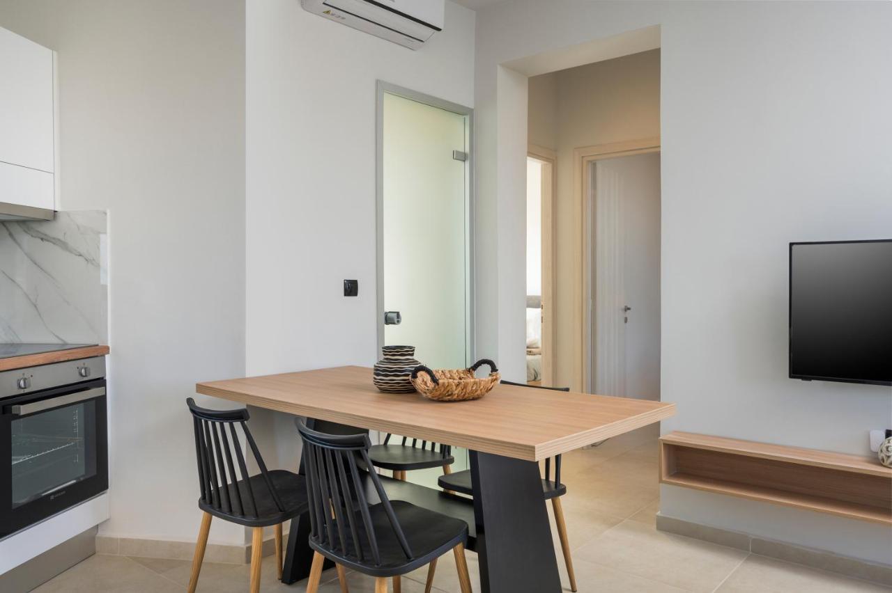 Aegean Breeze Luxury Apartments Next To The Sea มาเลเม ภายนอก รูปภาพ