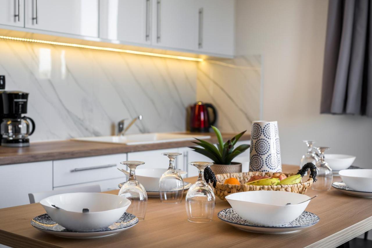 Aegean Breeze Luxury Apartments Next To The Sea มาเลเม ภายนอก รูปภาพ