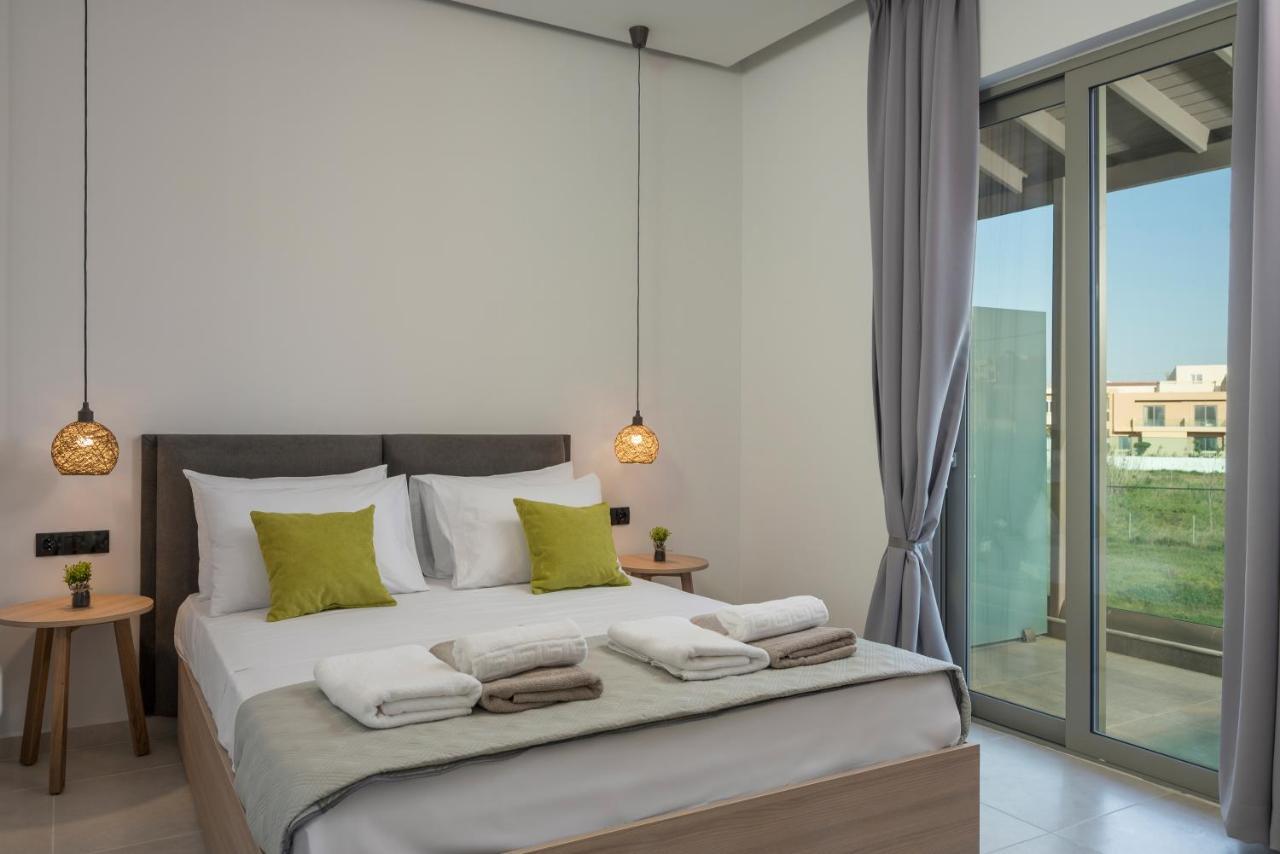 Aegean Breeze Luxury Apartments Next To The Sea มาเลเม ภายนอก รูปภาพ