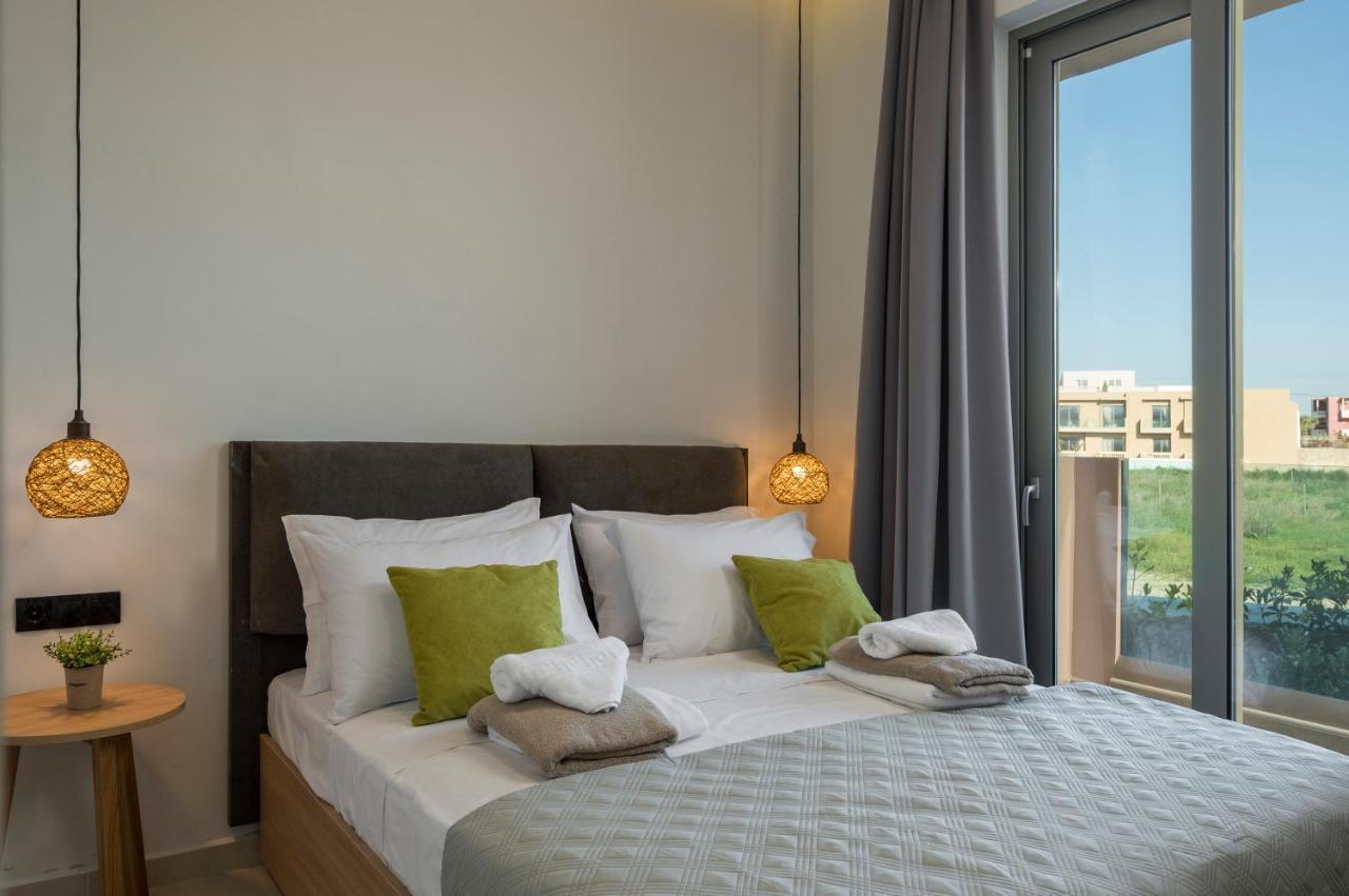 Aegean Breeze Luxury Apartments Next To The Sea มาเลเม ภายนอก รูปภาพ