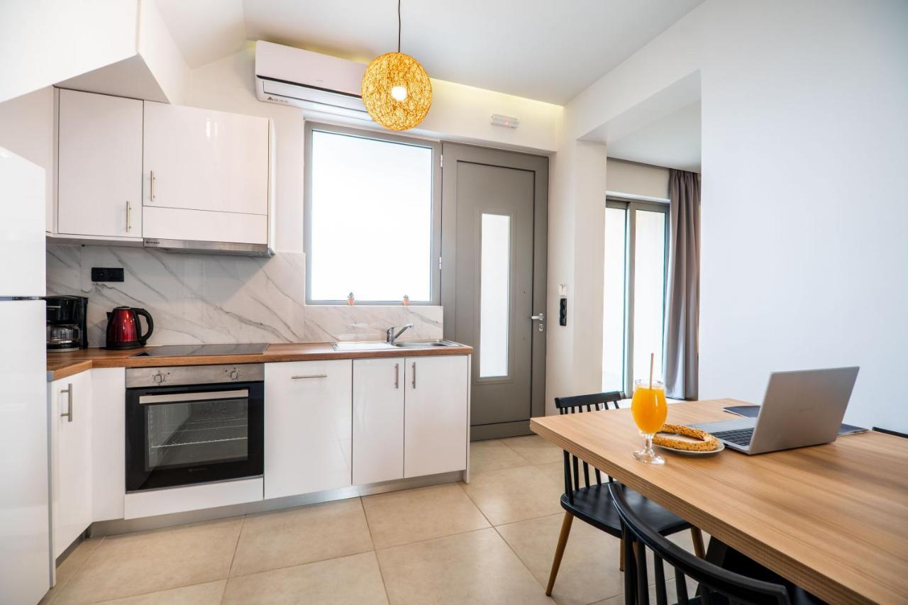 Aegean Breeze Luxury Apartments Next To The Sea มาเลเม ภายนอก รูปภาพ