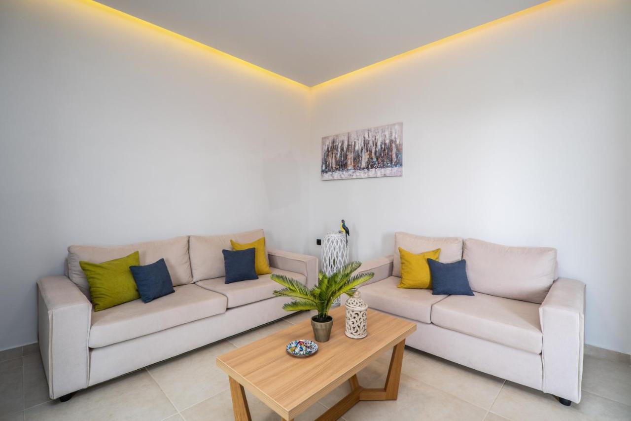 Aegean Breeze Luxury Apartments Next To The Sea มาเลเม ภายนอก รูปภาพ