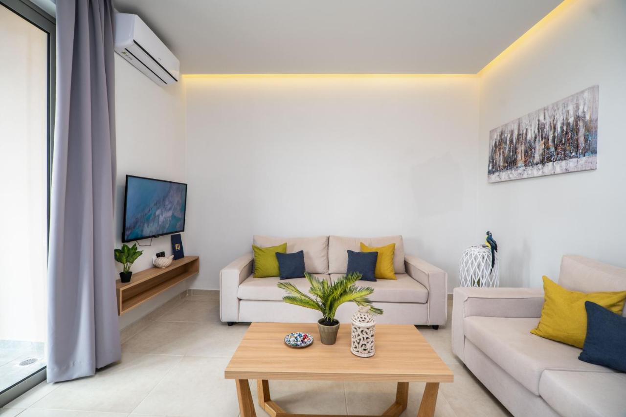 Aegean Breeze Luxury Apartments Next To The Sea มาเลเม ภายนอก รูปภาพ